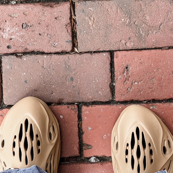 YEEZY FOAM RUNNER - Picture 4 of 7